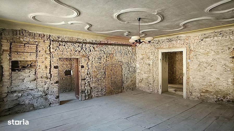 Casă cu 4 camere cu Teren 1694 Mp în Biertan