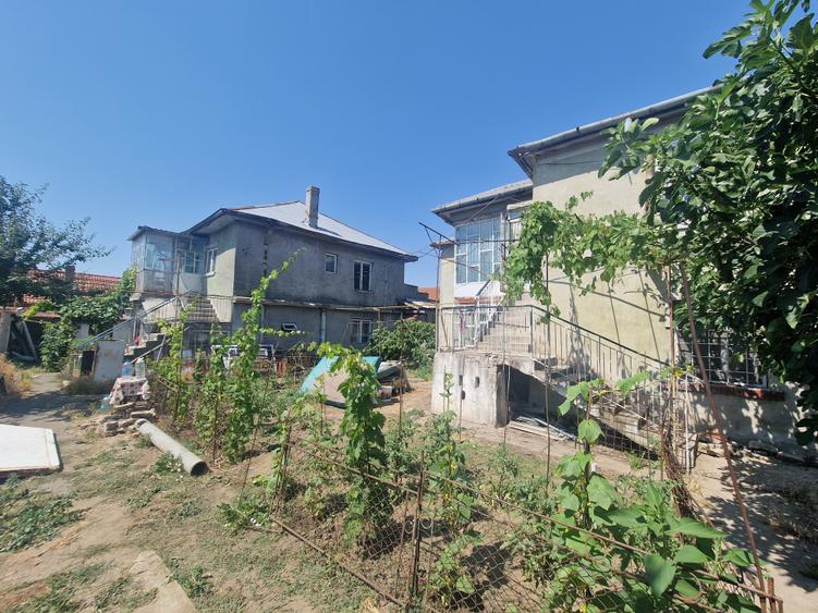 Casă individuală cu 4 camere cu Canalizare în Km 4-5