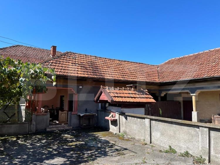 Casă individuală cu 5 camere cu Teren 2002 Mp în Exterior Nord
