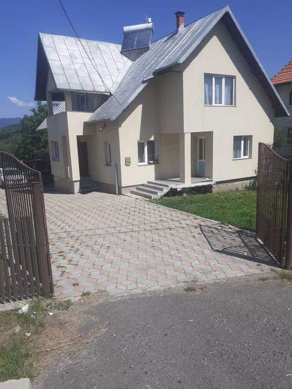 Casă cu 3 camere în Valea Mare