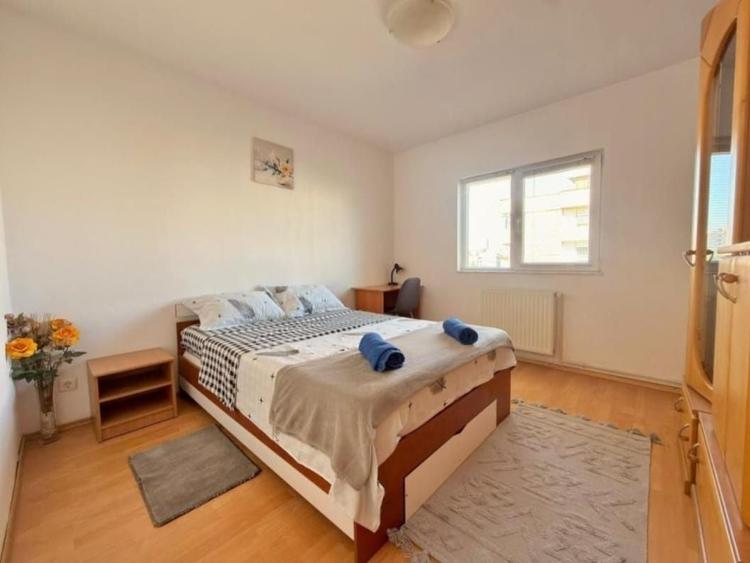 Apartament cu 3 camere decomandat în Plopilor