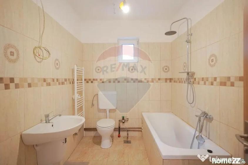 Casă cu 4 camere cu Teren 2440 Mp în Alparea