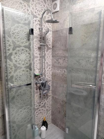 Apartament cu 4 camere semidecomandat în Berceni