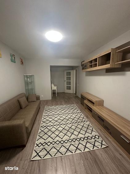 Apartament cu 3 camere în Apărătorii Patriei