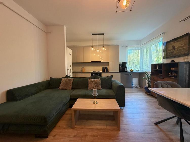 Apartament cu 2 camere decomandat, mobilat în Aradului
