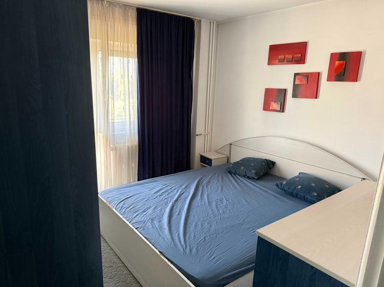 Apartament cu 3 camere decomandat în Torontalului