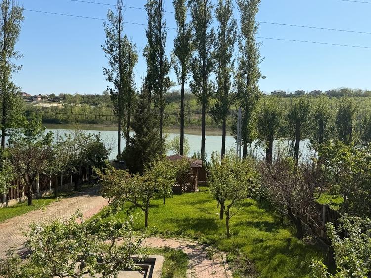 Casă individuală cu 7 camere cu Canalizare în Valea Adâncă
