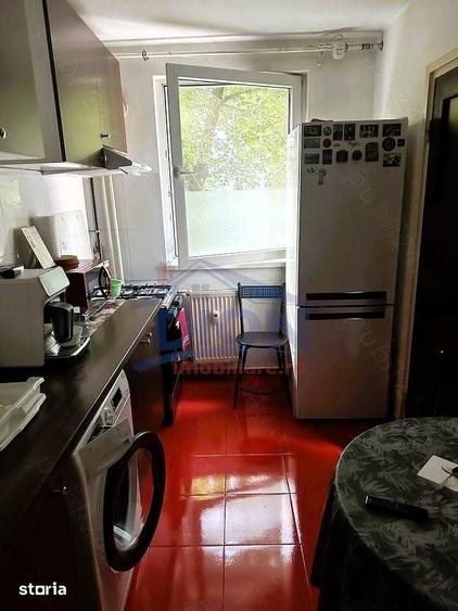 Apartament cu 3 camere semidecomandat în Ghencea