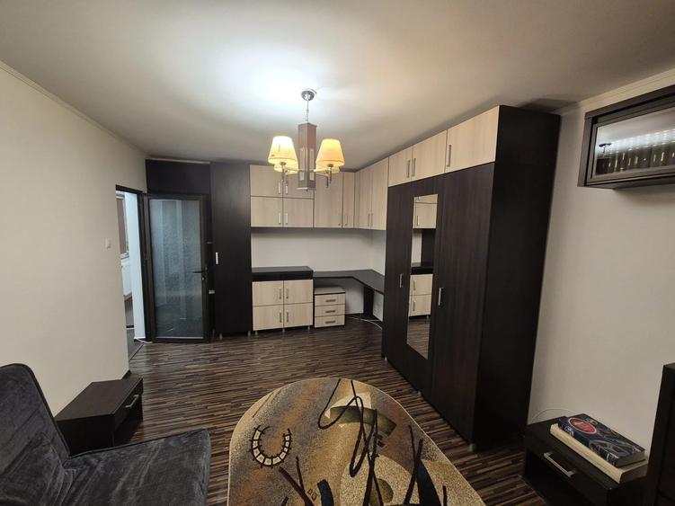 Apartament cu 2 camere decomandat, mobilat în P-ța Gorjului