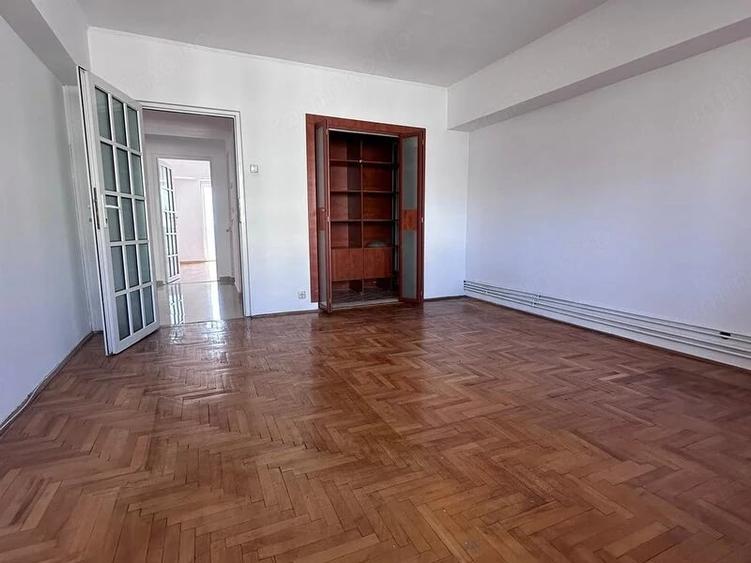 Apartament cu 4 camere decomandat în Decebal