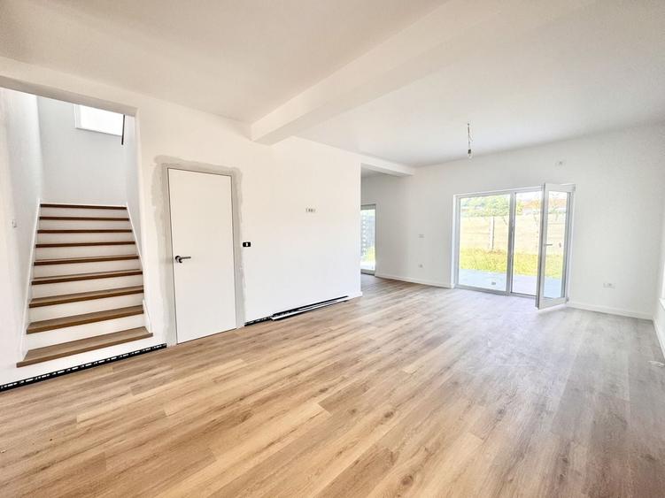 Duplex cu 5 camere cu Canalizare în Dumbrăvița