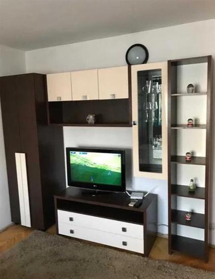 Apartament cu 3 camere decomandat în Aeroport