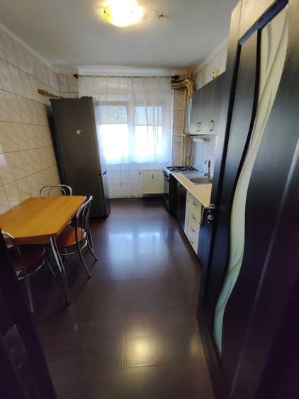 Apartament cu 3 camere decomandat în Bucur Obor
