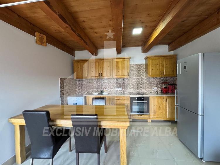 Casă individuală cu 4 camere cu Canalizare în Cetate