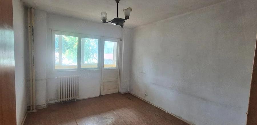 Apartament cu 3 camere semidecomandat în Lacul Tei