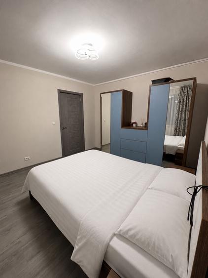Apartament cu 3 camere decomandat în Progresul
