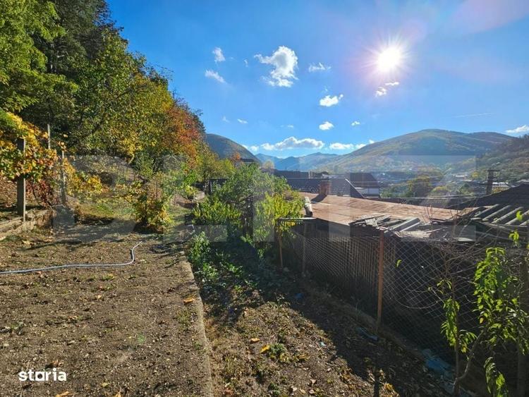 Casă cu 4 camere în Suseni