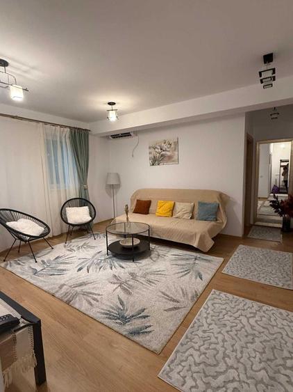 Apartament cu 2 camere semidecomandat în Apărătorii Patriei