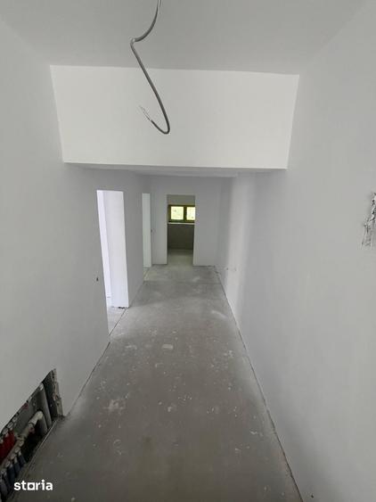 Casă cu 7 camere cu Teren 1300 Mp în Central