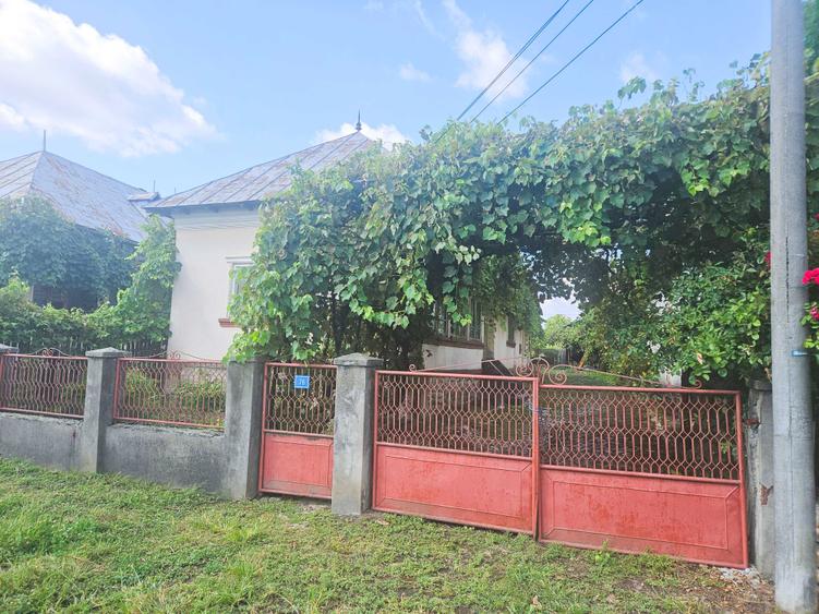 Casă cu 4 camere în Pietroșani