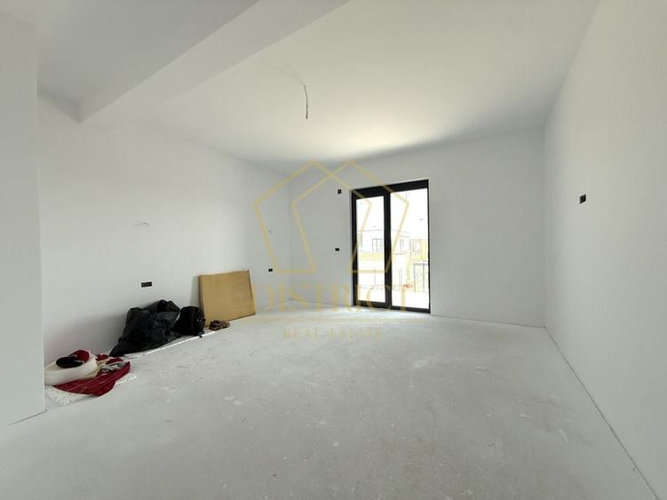 Duplex cu 4 camere cu Canalizare în Covaci