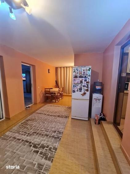 Casă cu 7 camere cu Teren 2000 Mp în Periș