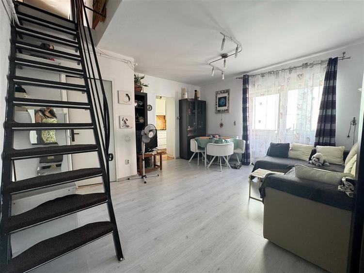 Apartament cu 3 camere decomandat, mobilat în Vasile Aaron