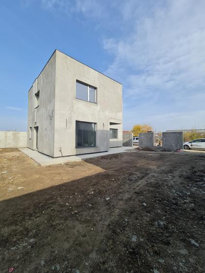 Casă individuală cu 4 camere cu Canalizare în Costi