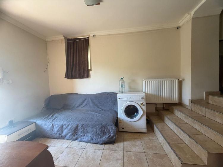 Apartament cu 3 camere decomandat, mobilat în Lipovei