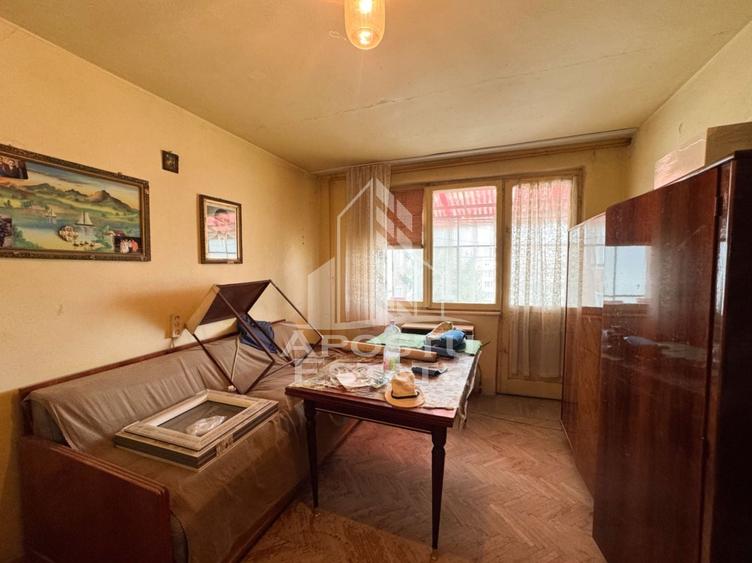 Apartament cu 2 camere semidecomandat în Central