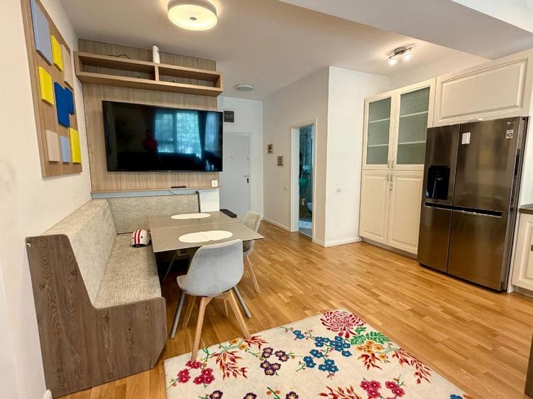 Apartament cu 3 camere semidecomandat, mobilat în Unirii