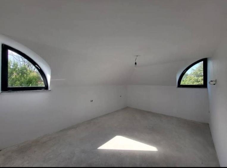 Casă cu 4 camere în Ciprian Porumbescu