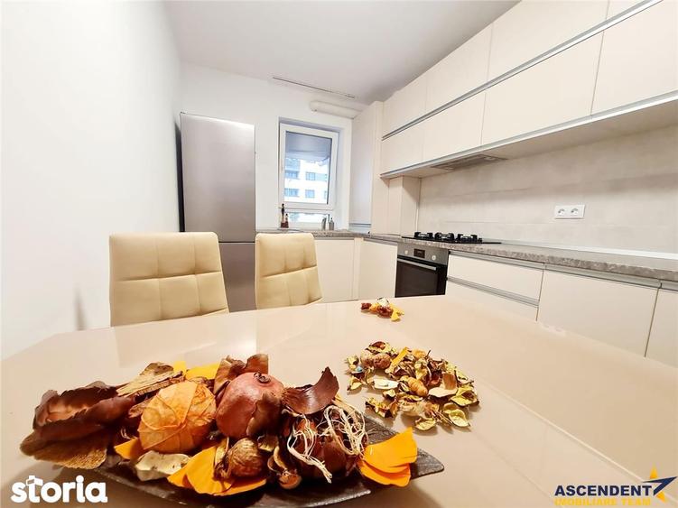 Apartament cu 3 camere decomandat, mobilat în Tractorul