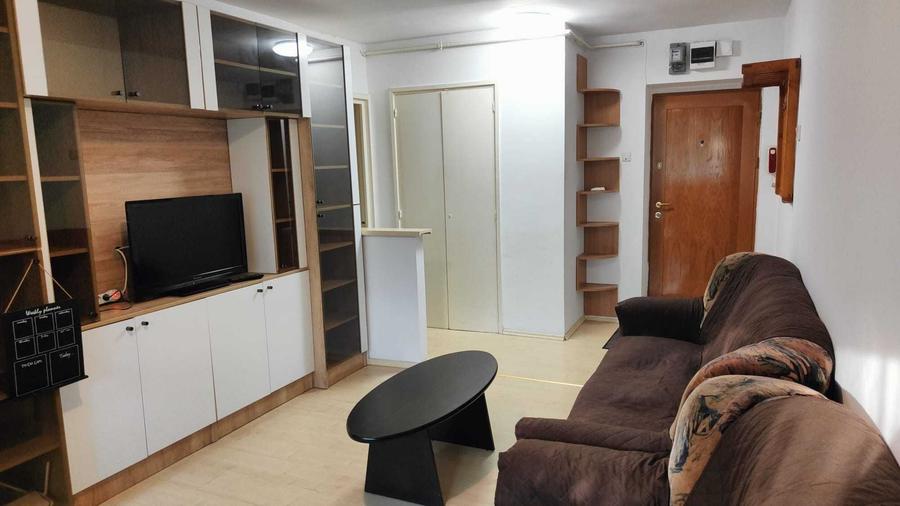 Apartament cu 3 camere decomandat în Drumul Taberei