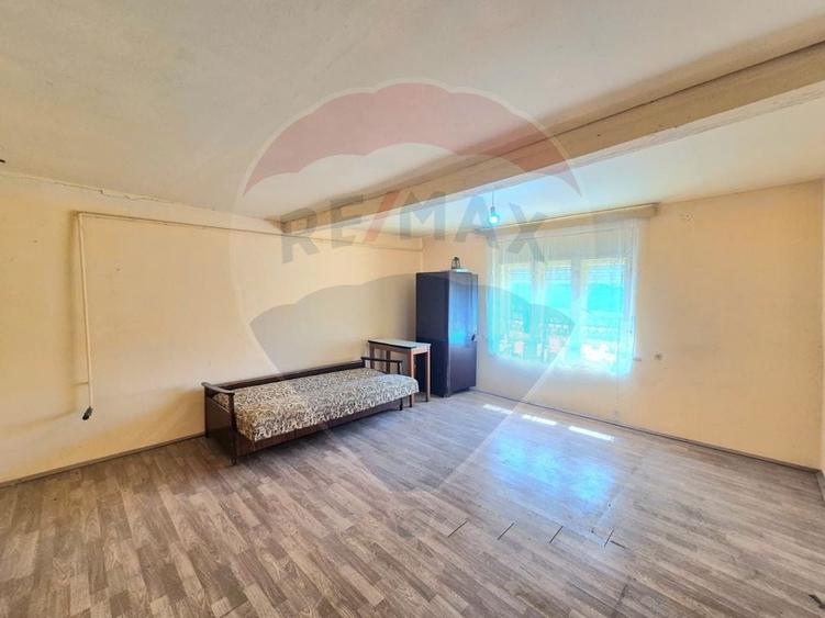 Casă individuală cu 3 camere cu Teren 1440 Mp în Central