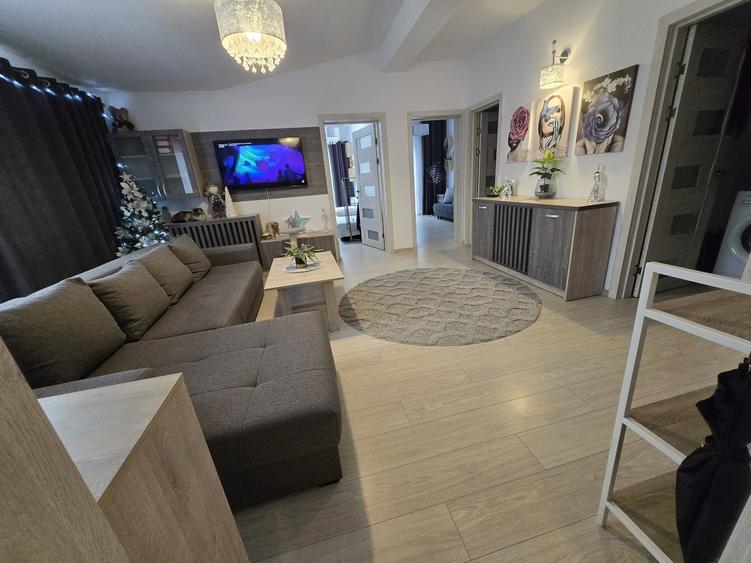 Apartament cu 3 camere semidecomandat în Fălticeni
