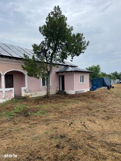 Casă cu 3 camere cu Teren 1346 Mp în Poroschia