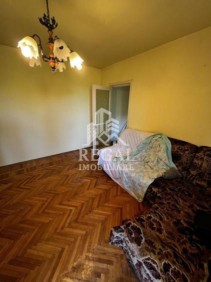 Apartament cu 3 camere semidecomandat în Central
