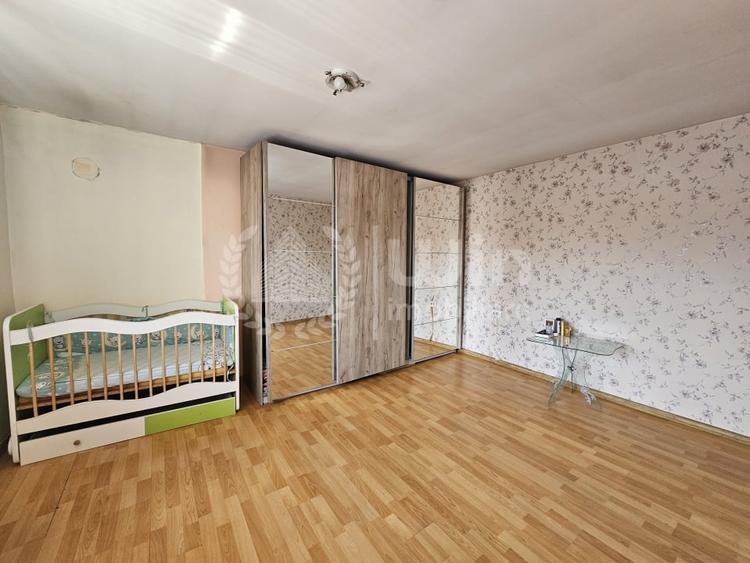 Casă individuală cu 5 camere cu Canalizare în Iris