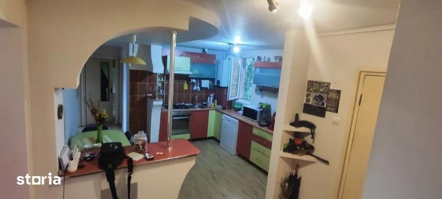 Apartament cu 4 camere decomandat în Dâmbu Pietros