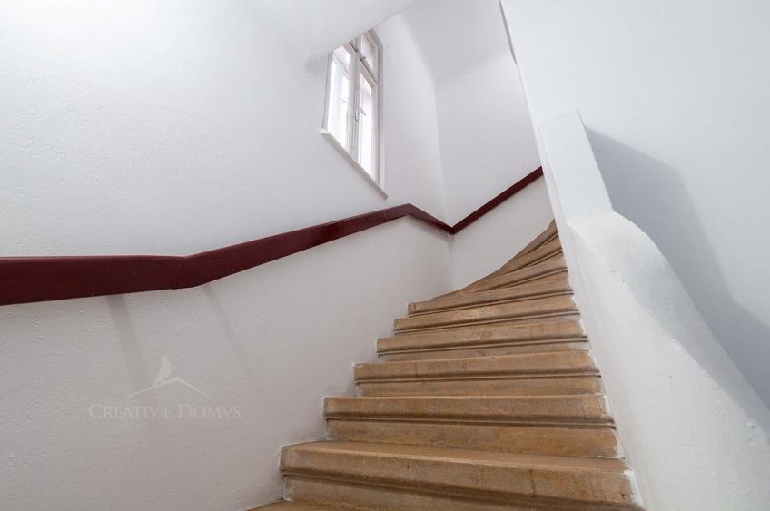 Apartament cu 3 camere semidecomandat în Domenii