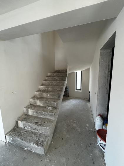 Casă individuală cu 5 camere cu Canalizare în Chinteni