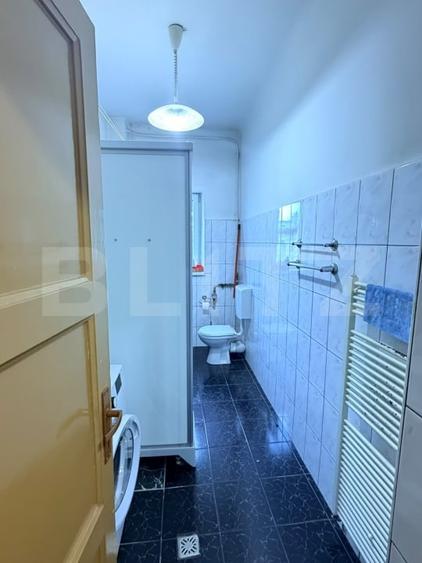Apartament cu 3 camere semidecomandat, mobilat în Central