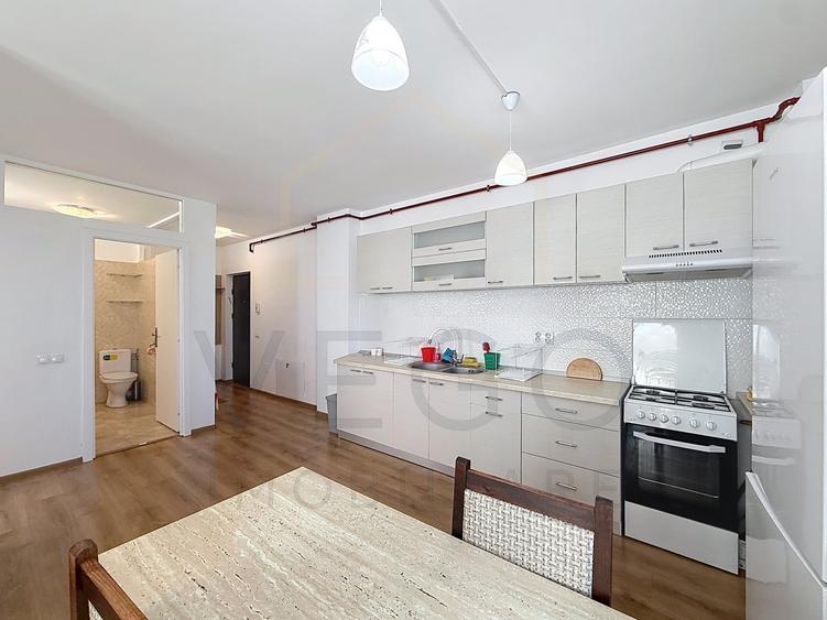 Apartament cu 2 camere semidecomandat, mobilat în Central