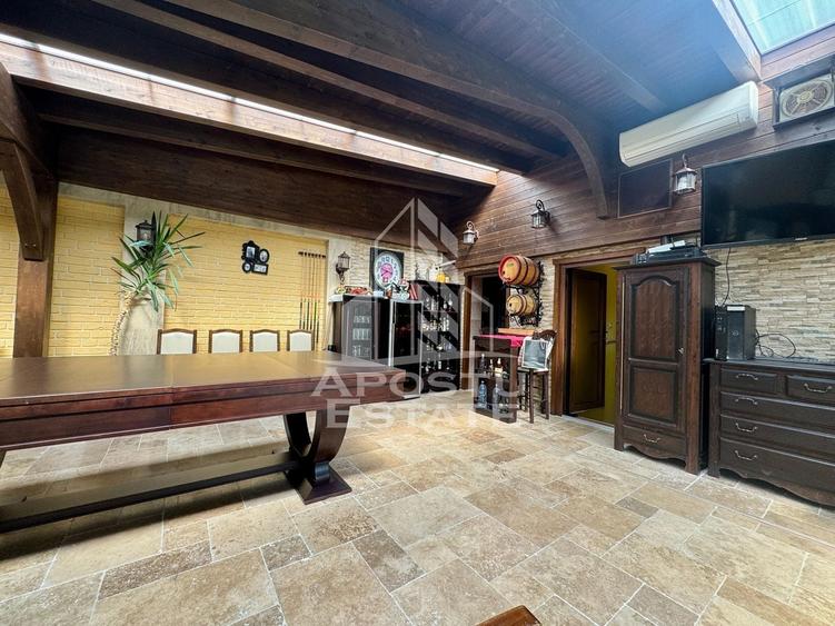 Casă individuală cu 16 camere cu Piscina în Ghirodei