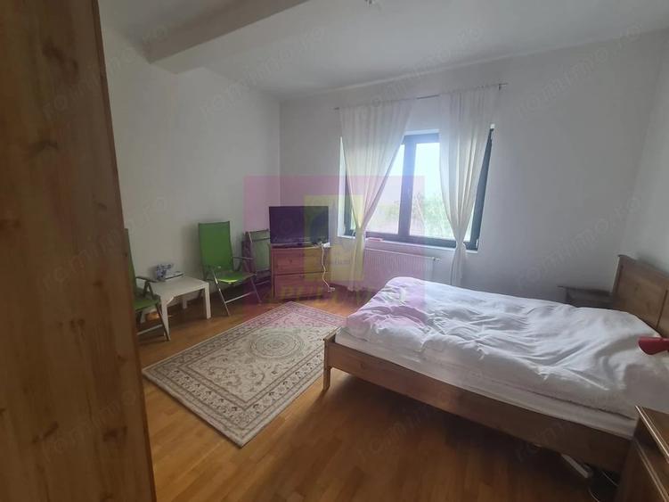 Casă cu 6 camere cu Teren 6600 Mp în Cornu