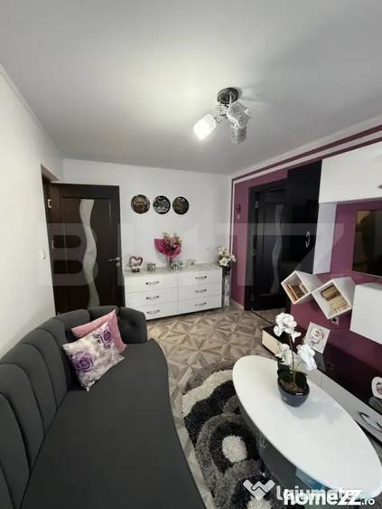 Apartament cu 3 camere semidecomandat în Central