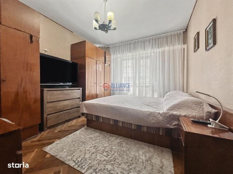 Apartament cu 3 camere decomandat în Delfinariu