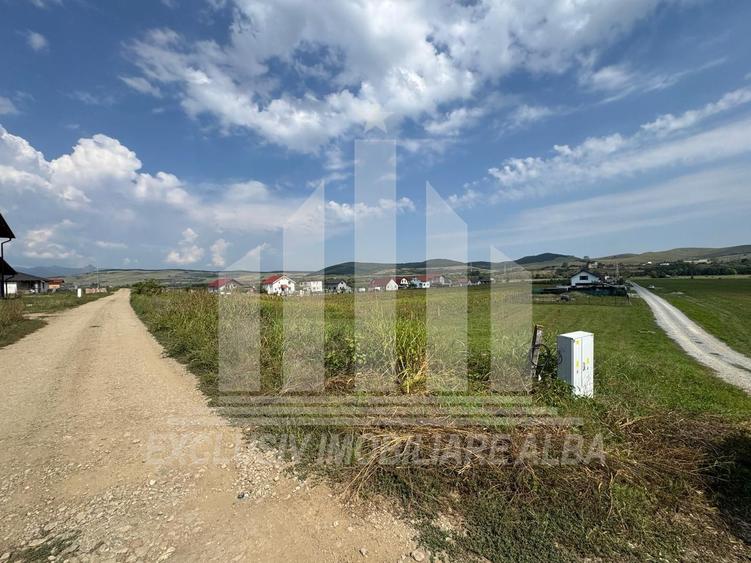 Teren Construcții intravilan de 700 mp, în Micești