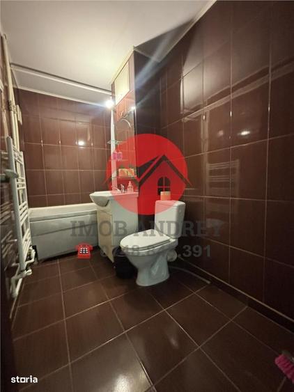 Apartament cu 3 camere decomandat în Piața Nouă